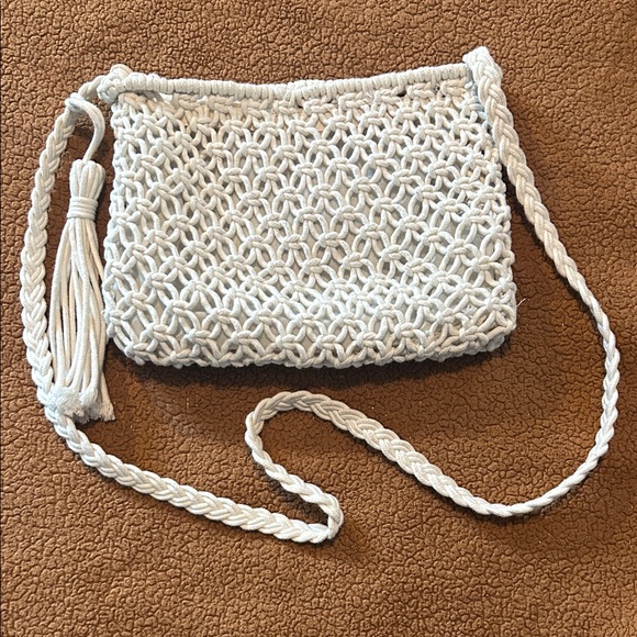 Elegant White Macrame Shoulder Bag - Picture 6 of 10